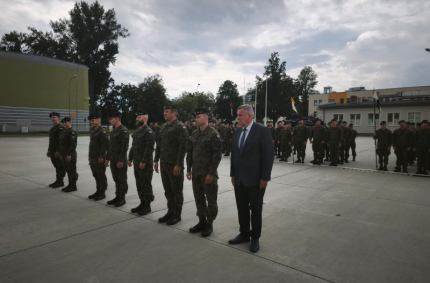 To trzecia odznaka przyznana osobie cywilnej w historii jej nadawania