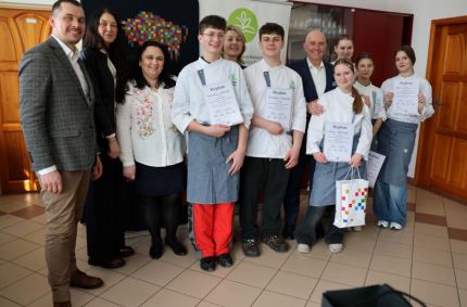 zwycięzcy kulinarnego turnieju na etapie szkolnym