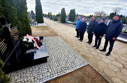 Władze samorządowe Suwałk w symboliczny sposób wspomniały ofiary