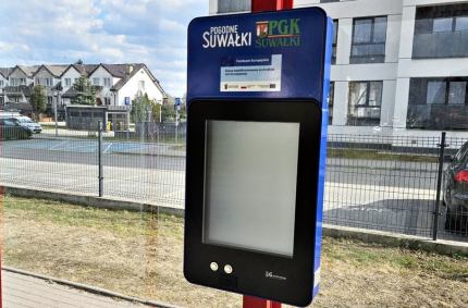 montaż infokiosków zewnętrznych wyposażonych w panel fotowoltaiczny