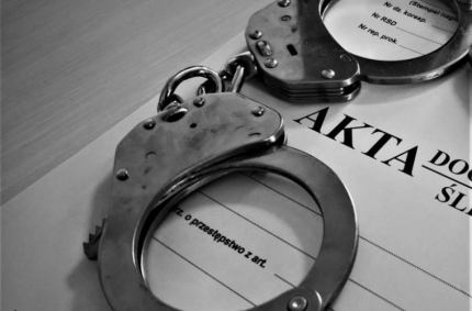 Mężczyzna próbował zapłacić przywłaszczoną kartą za alkohol