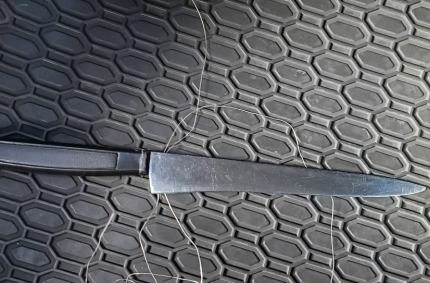 podczas interwencji rzucił się na policjantów z nożem