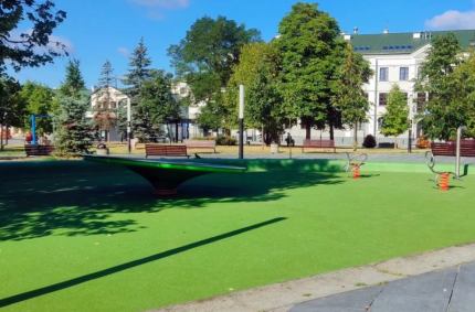 Sprawdzono m.in. stan konstrukcji, stabilność urządzeń, mocowania