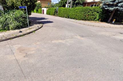 wymiana nawierzchni zniszczonych chodników na Osiedlu Klasztorna