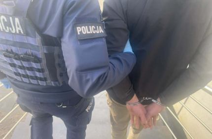 Stwierdził, że jest pijany i prosił o zabranie na komendę