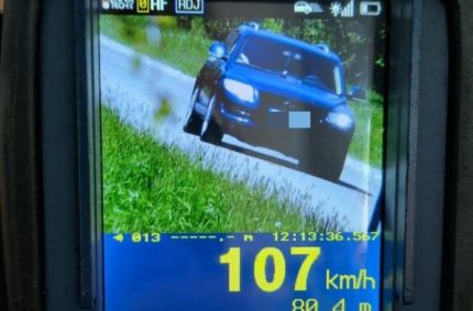 Policjanci z suwalskiej drogówki zatrzymali do kontroli Volkswagena