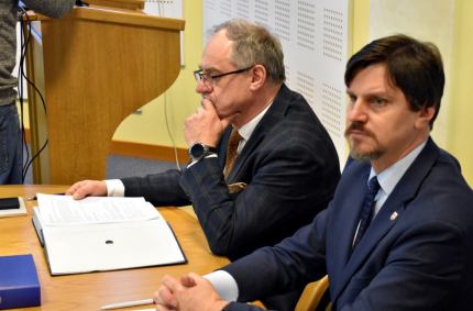 na żadne z pytań skierowanych przez 15 radnych odpowiedź dziś nie padła