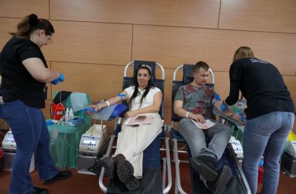 Mini-konferencja, oddawanie krwi i rejestracja potencjalnych dawców szpiku