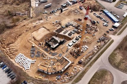 Po dwumiesięcznej przerwie zimowej wykonawca wznowił prace