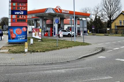 stawka podatku VAT na paliwa została obniżona z 23 proc do 8 proc