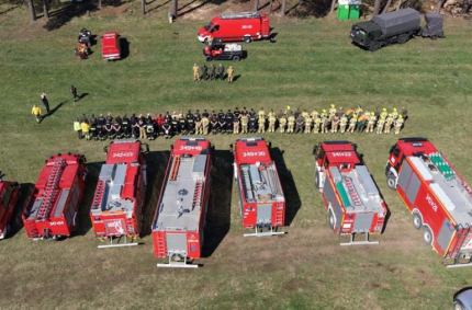 Rozwinięty pożar lasu wymagający zaangażowania znacznych sił