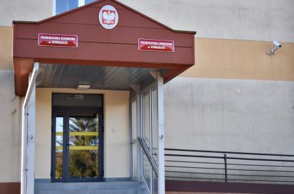 w rejonie garaży przy ulicy Reja w Suwałkach znaleziono ciało kobiety