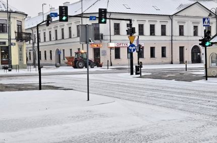 Intensywne opady śniegu w połączeniu ze spadkiem temperatury