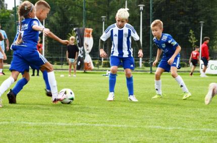 W  zmaganiach rywalizuje 12 zespołów z Polski i Litwy