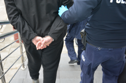 29-letni mężczyzna ukradł hulajnogę, rower oraz jedenaście perfum