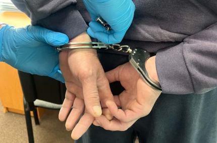 Policjanci zatrzymali 47-latka, który znęcał się nad swoją partnerką